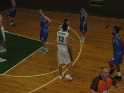 Край на черната серия с трудна победа над "Р. спортист"